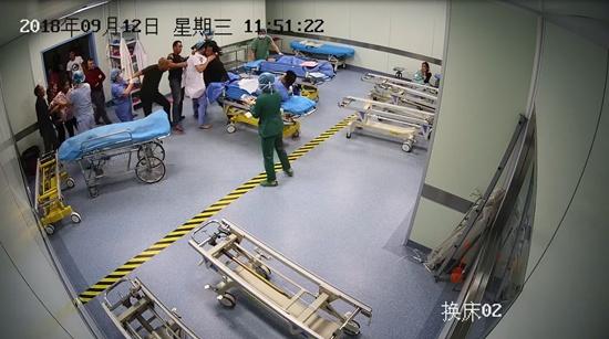  路过医生无辜遭患者家属围殴 警方定性为治安案件