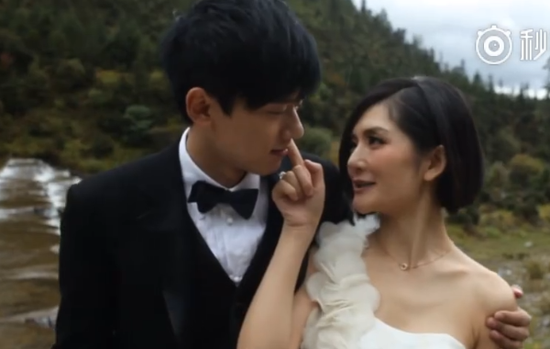  张杰晒婚礼视频庆结婚七周年 与谢娜拥抱画面唯美