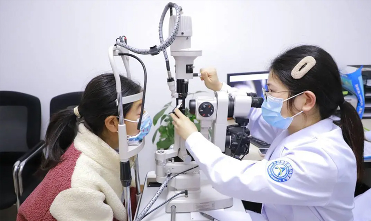 国内罕见周期性动眼神经麻痹手术在成都成功实施